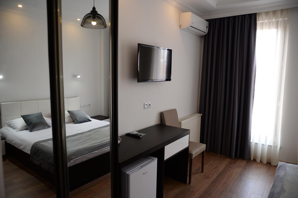 Guest House Gantiadi バトゥーミ エクステリア 写真