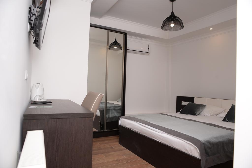 Guest House Gantiadi バトゥーミ エクステリア 写真