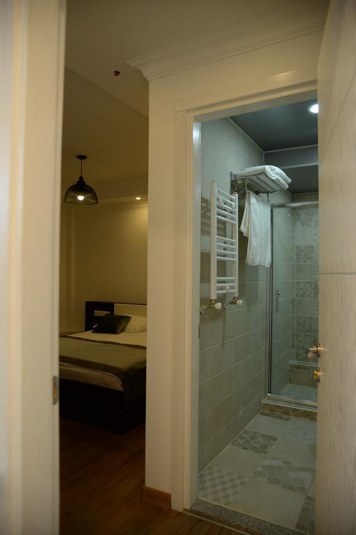 Guest House Gantiadi バトゥーミ エクステリア 写真